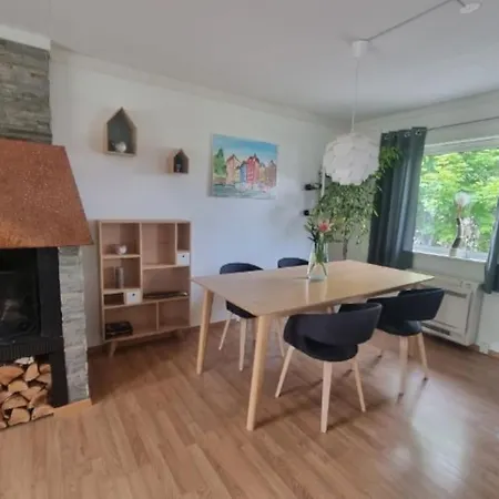 Cheerful 3 Bedroom With Hot Tub