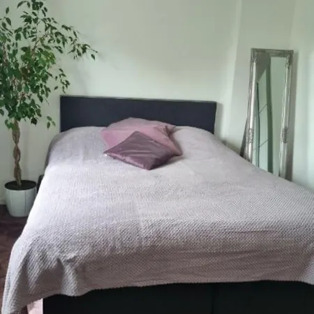 Cheerful 3 Bedroom With Hot Tub Hotel 4*