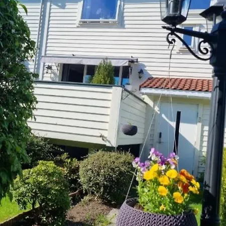 Cheerful 3 Bedroom With Hot Tub Hotel Stavanger