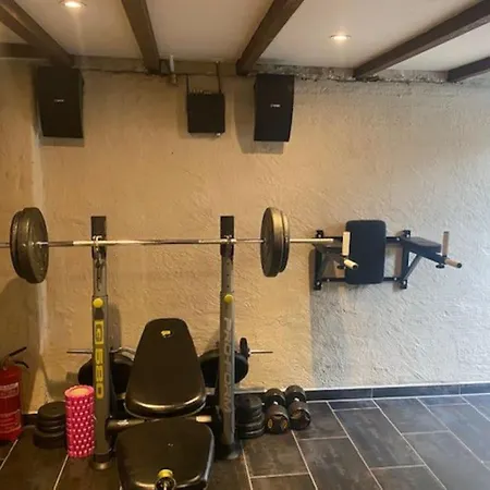 Cheerful 3 Bedroom With Hot Tub